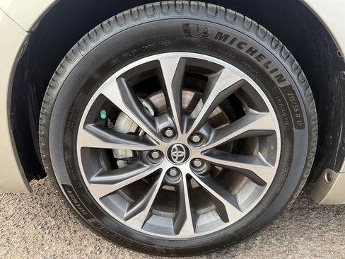 Used 2016 Toyota Avalon XLE Premium image 11