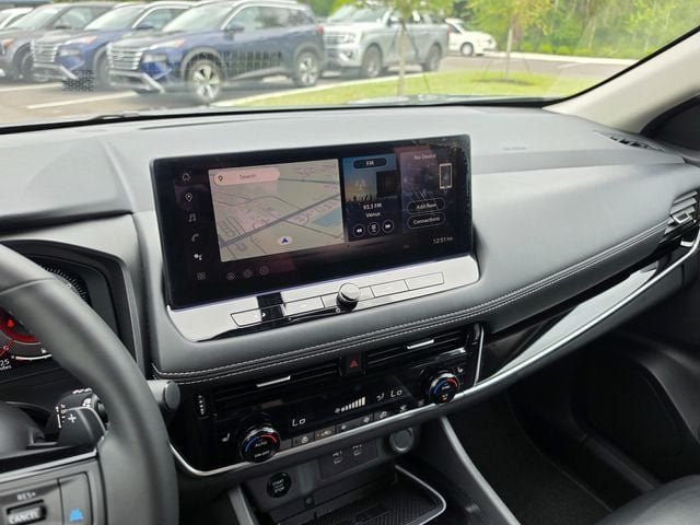 Used 2026 Nissan Rogue SL FWD image 5