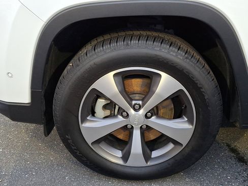 Used 2021 Jeep Cherokee Limited w/ Elite Package image 28