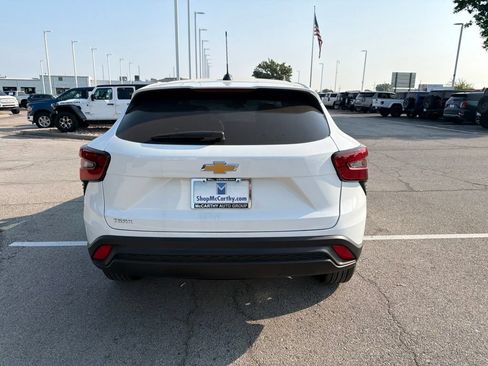 New 2026 Chevrolet Trax LS w/ LS Convenience Package FWD image 4