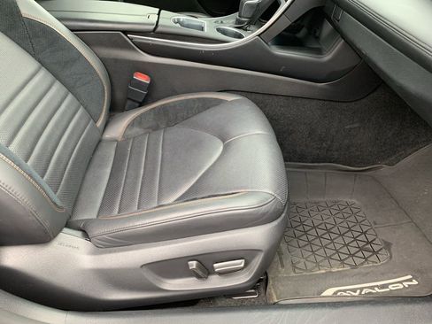 Used 2019 Toyota Avalon XSE image 17