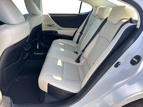 Certified 2024 Lexus ES 350 w/ Premium Package image 12