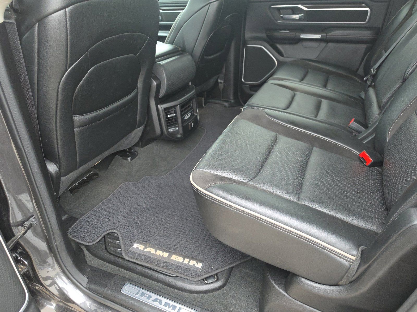 Used 2022 RAM 1500 Laramie AWD/4WD image 19