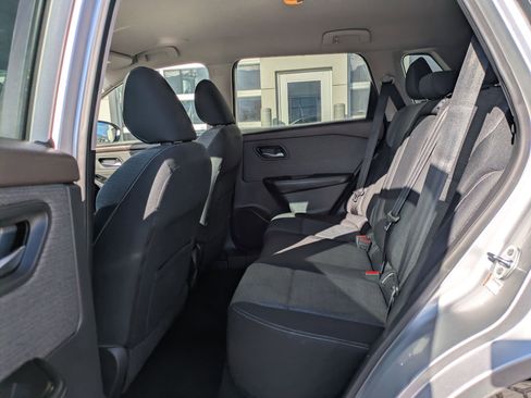 Used 2022 Nissan Rogue SV image 28