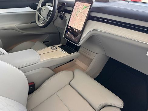 New 2025 Volvo EX90 Plus w/ Protection Package Premier image 16