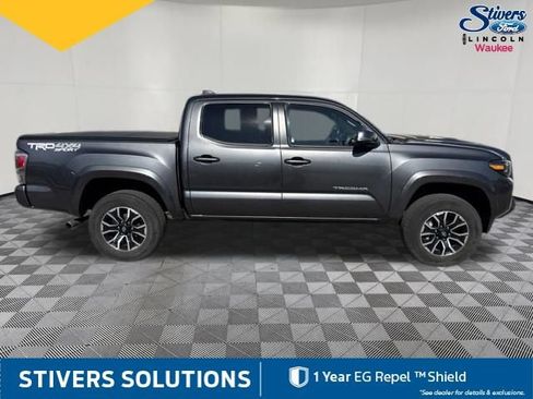 Used 2022 Toyota Tacoma TRD Sport w/ TRD Premium Sport Package AWD/4WD image 5