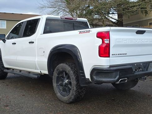 Used 2021 Chevrolet Silverado 1500 LT Trail Boss w/ Convenience Package II image 5