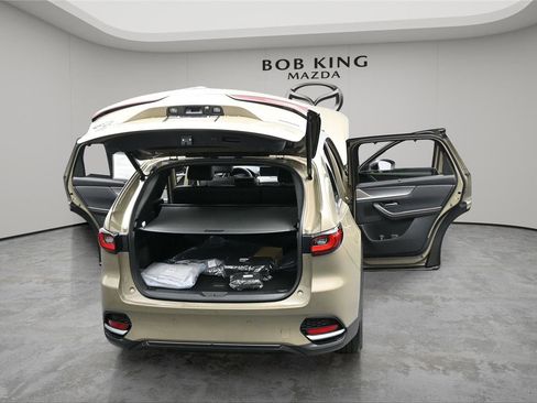 New 2025 MAZDA CX-70 Plug-In Hybrid w/ Premium Plus AWD/4WD image 16