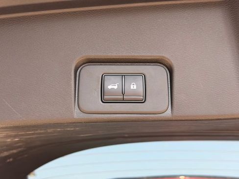 Used 2025 Nissan Rogue SV FWD image 15