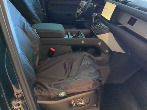 New 2023 Land Rover Defender 130 SE image 22