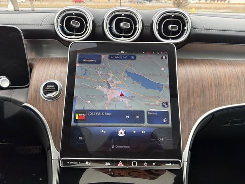 Used 2025 Mercedes-Benz GLC 300 4MATIC image 22