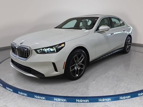 Used 2026 BMW 530i RWD image 1