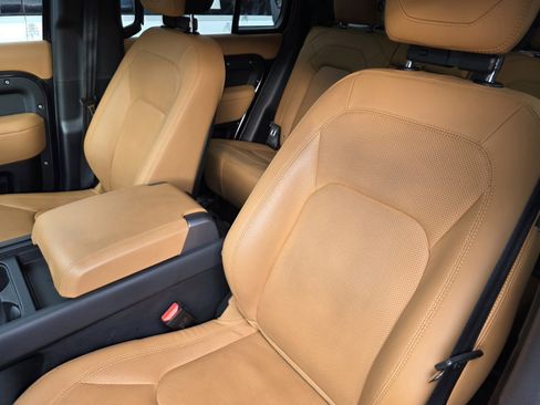 Used 2023 Land Rover Defender 110 image 11
