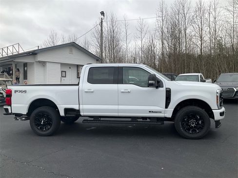 New 2026 Ford F250 Lariat w/ Black Appearance Package image 4