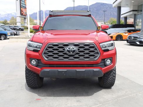 Used 2022 Toyota Tacoma TRD Off-Road w/ Technology Package AWD/4WD image 9