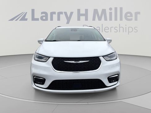 Used 2022 Chrysler Pacifica Touring-L FWD image 8