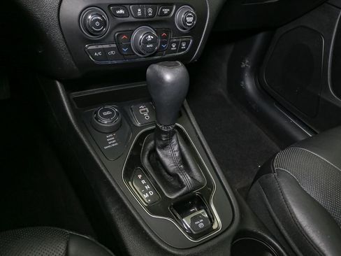 Used 2020 Jeep Cherokee Limited image 36