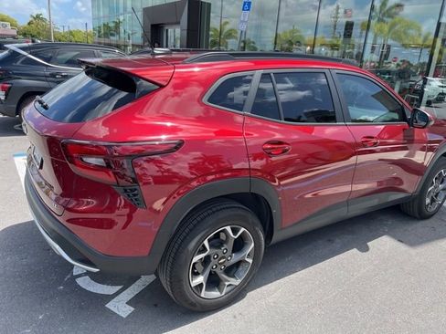 Used 2025 Chevrolet Trax LT image 4