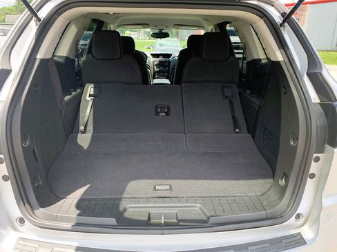 Used 2017 Chevrolet Traverse LT w/ Style and Technology Package FWD image 32