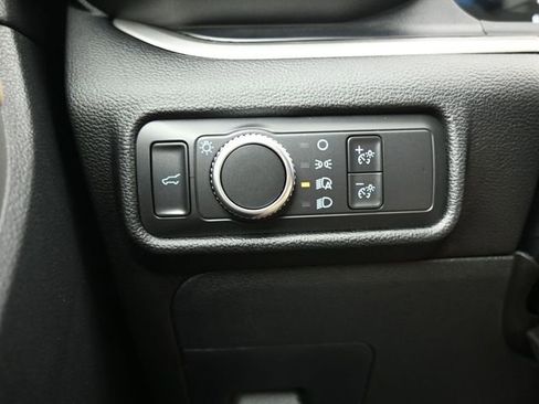 Used 2021 Ford Explorer XLT image 15