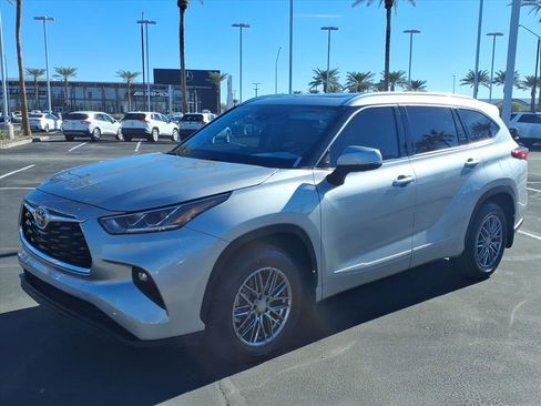 Used 2022 Toyota Highlander Limited image 12