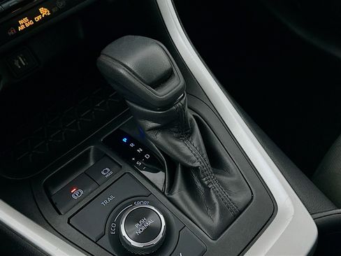 Used 2025 Toyota RAV4 XLE image 24