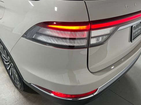 Used 2022 Lincoln Aviator Reserve w/ Elements Package Plus image 13