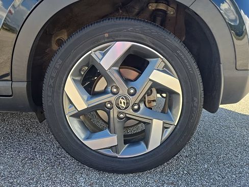 Used 2022 Hyundai Venue SEL FWD image 26
