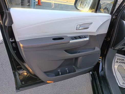 Used 2022 Toyota Sienna XSE image 11