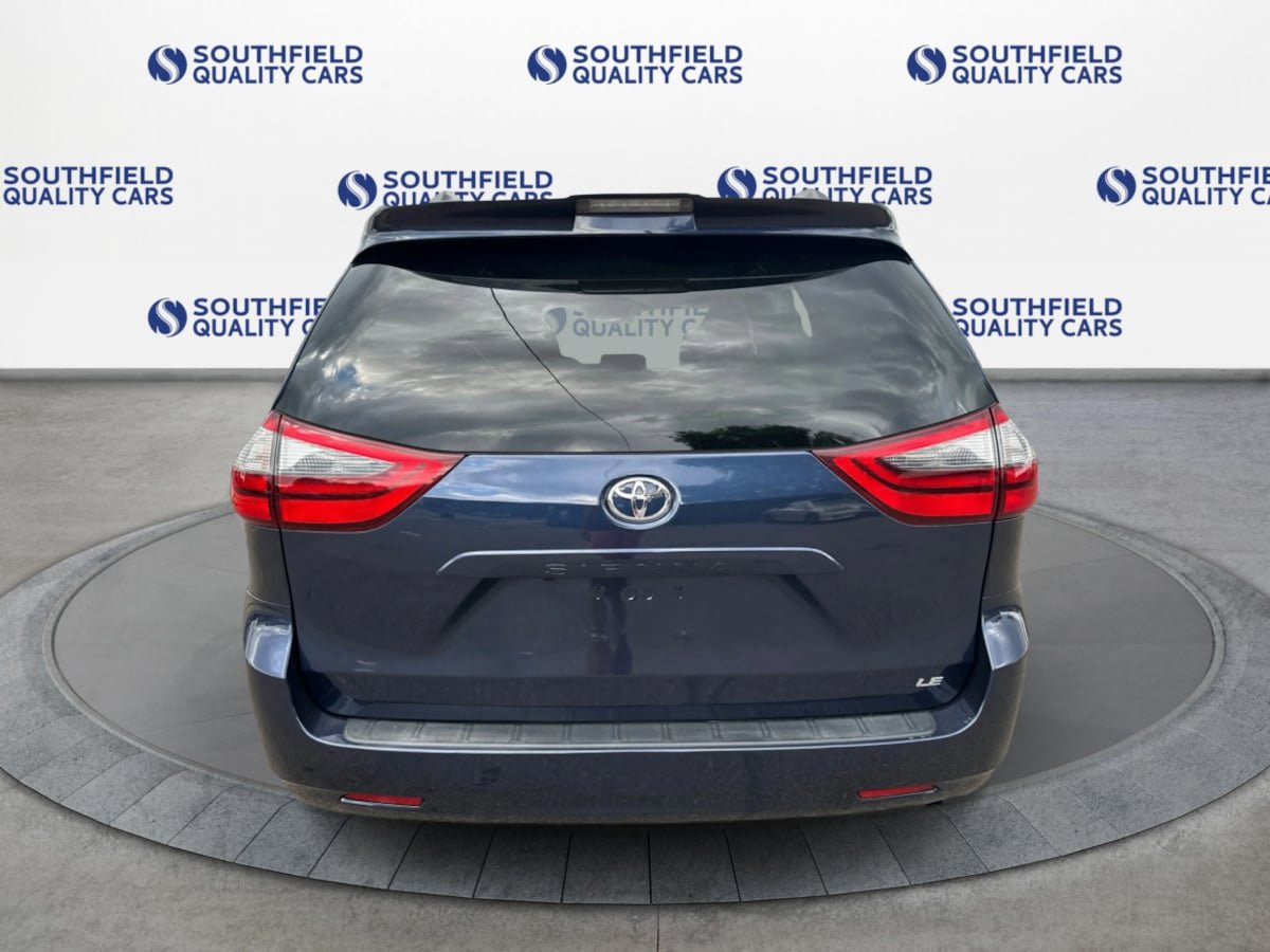Used 2020 Toyota Sienna LE w/ LE Preferred Package FWD image 5