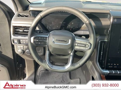Used 2025 GMC Yukon XL Denali image 12