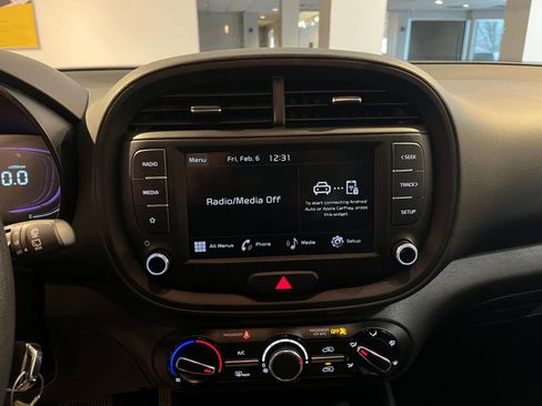 Used 2025 Kia Soul LX w/ LX Technology Package image 21