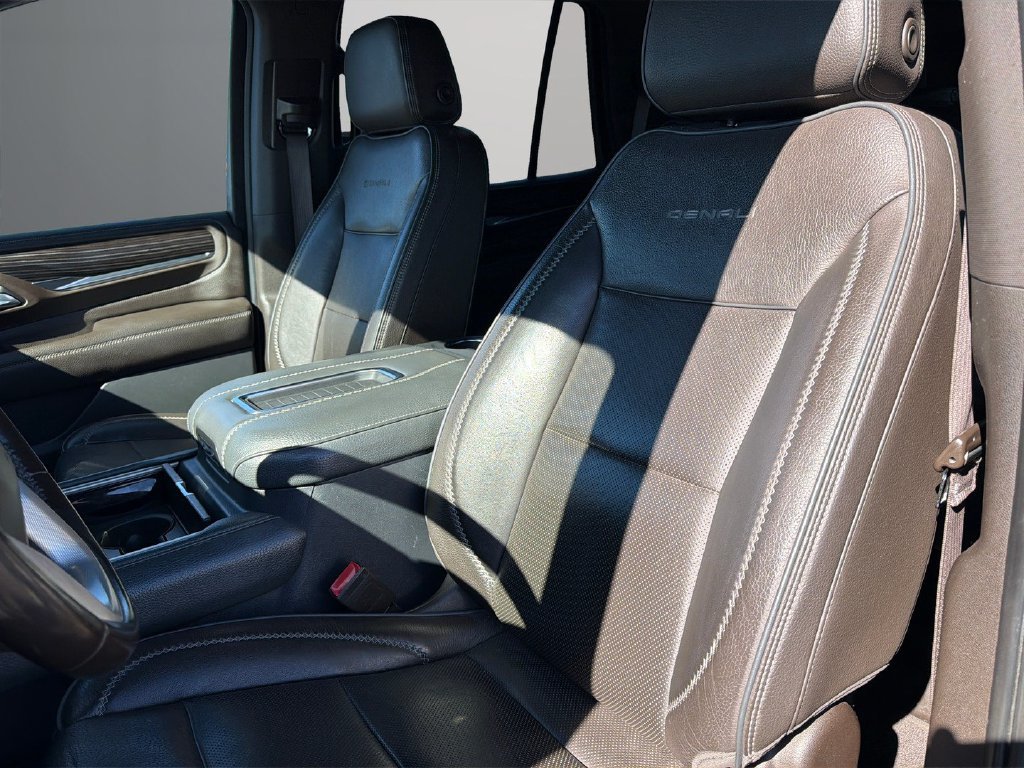 Used 2021 GMC Yukon Denali w/ Denali Premium Package AWD/4WD image 14