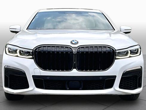 Used 2022 BMW 750i xDrive w/ Luxury Rear Seating Package AWD/4WD image 3