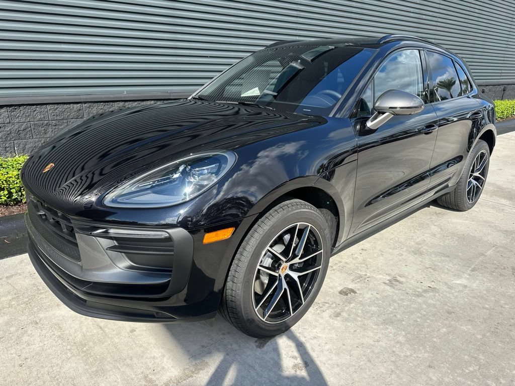 Used 2026 Porsche Macan AWD/4WD image 7