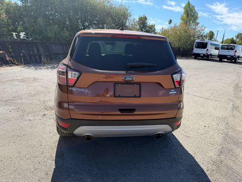 Used 2017 Ford Escape SE FWD image 4