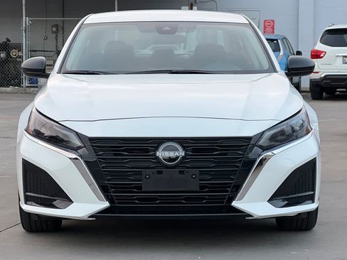 Used 2025 Nissan Altima 2.5 SV image 11