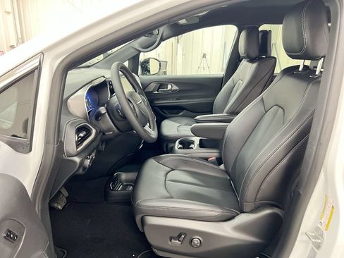 New 2026 Chrysler Pacifica Select AWD/4WD image 20