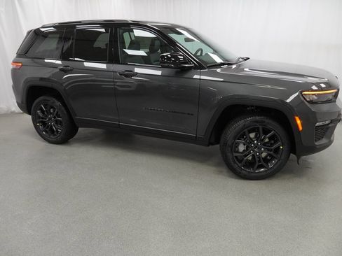 New 2025 Jeep Grand Cherokee Limited image 9