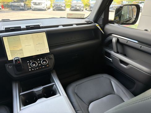 New 2026 Land Rover Defender 130 X-Dynamic SE AWD/4WD image 30