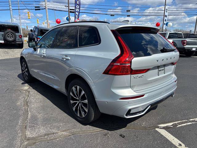 Used 2025 Volvo XC60 B5 Plus AWD/4WD image 5