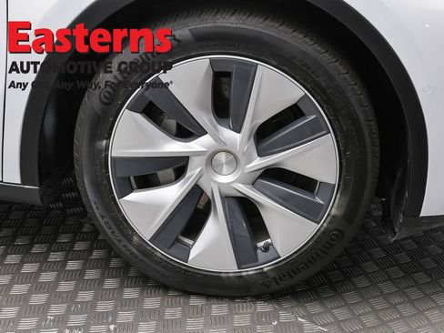 Used 2021 Tesla Model Y Long Range AWD/4WD image 25
