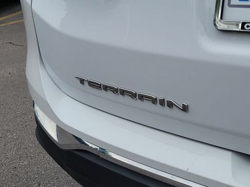 Used 2024 GMC Terrain SLT AWD/4WD image 8