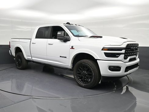 Used 2025 RAM 2500 Limited AWD/4WD image 5