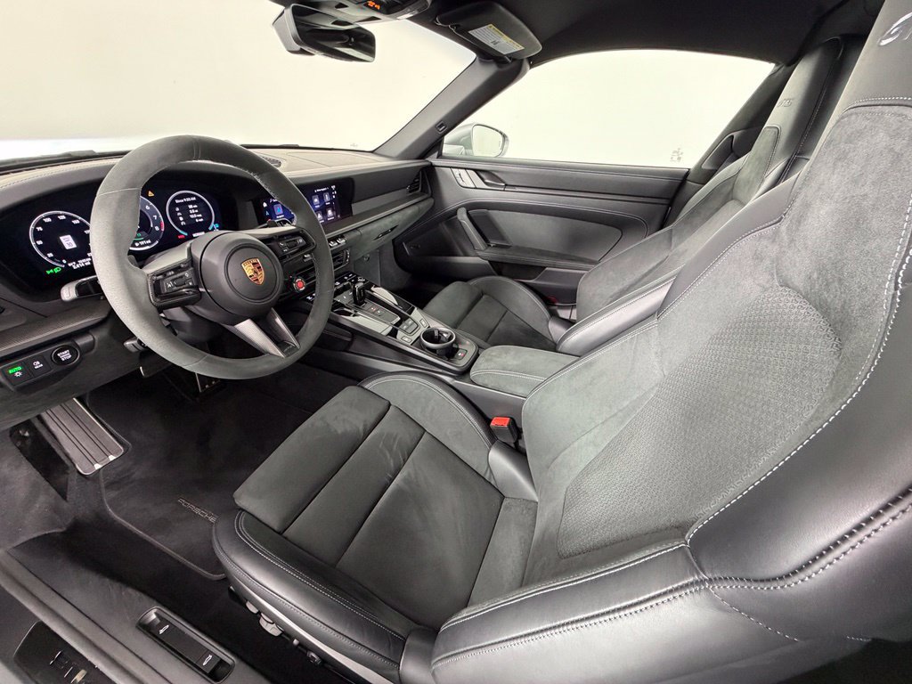 Certified 2026 Porsche 911 Targa 4 GTS AWD/4WD image 4