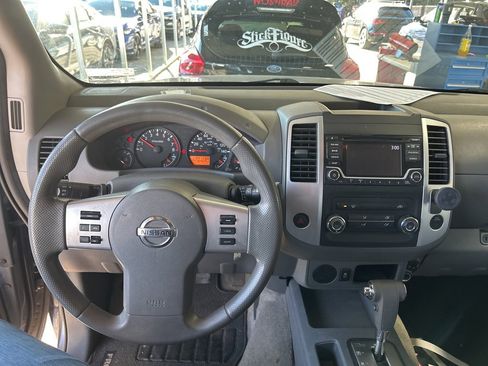 Used 2018 Nissan Frontier SV image 6