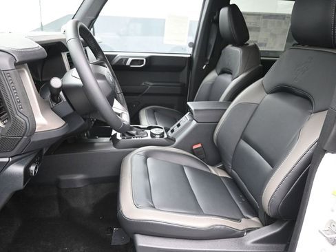 New 2025 Ford Bronco Outer Banks image 19