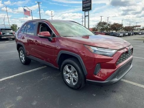 Used 2022 Toyota RAV4 XLE w/ Convenience Package AWD/4WD image 2