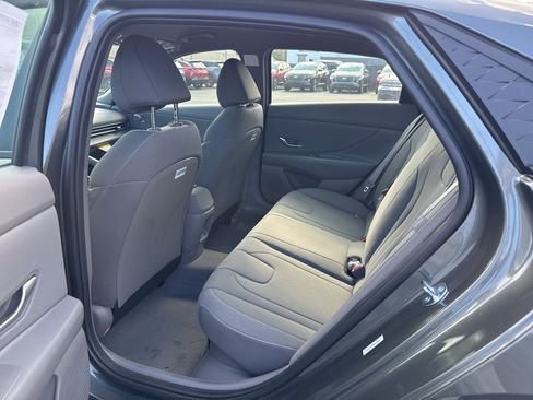 New 2025 Hyundai Elantra SEL image 15
