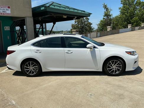 Used 2016 Lexus ES 350 w/ Luxury Package w/Wood Trim FWD image 8